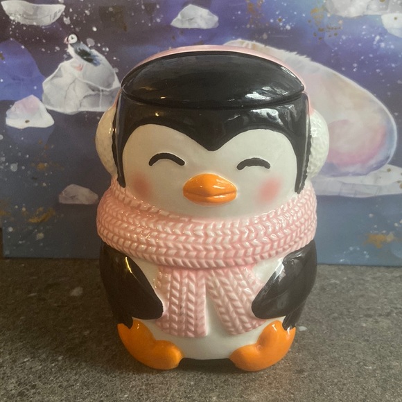 NWT 🐧 Holiday Penguin Candle - Penguin Necklace Collection SOLD OUT - Picture 2 of 12